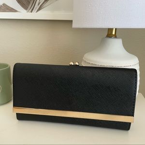 a new day wallet 🖤✨